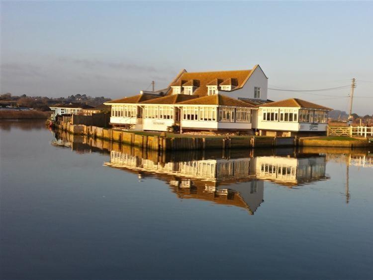 The Boardwalk Villa West Bay Bagian luar foto