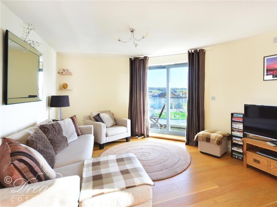 The Boardwalk Villa West Bay Bagian luar foto