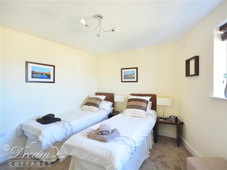 The Boardwalk Villa West Bay Bagian luar foto